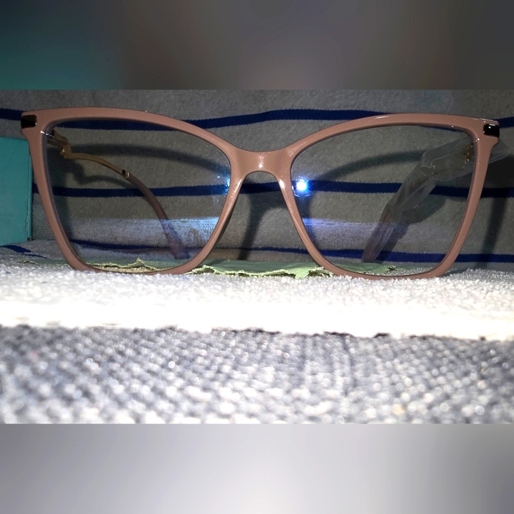 Glasses - Picture 5 of 15